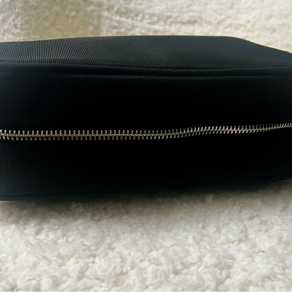 Gucci Upcycled Beauty Crossbody Bag with Crossbody Strap and Charm - Picture 5 of 6